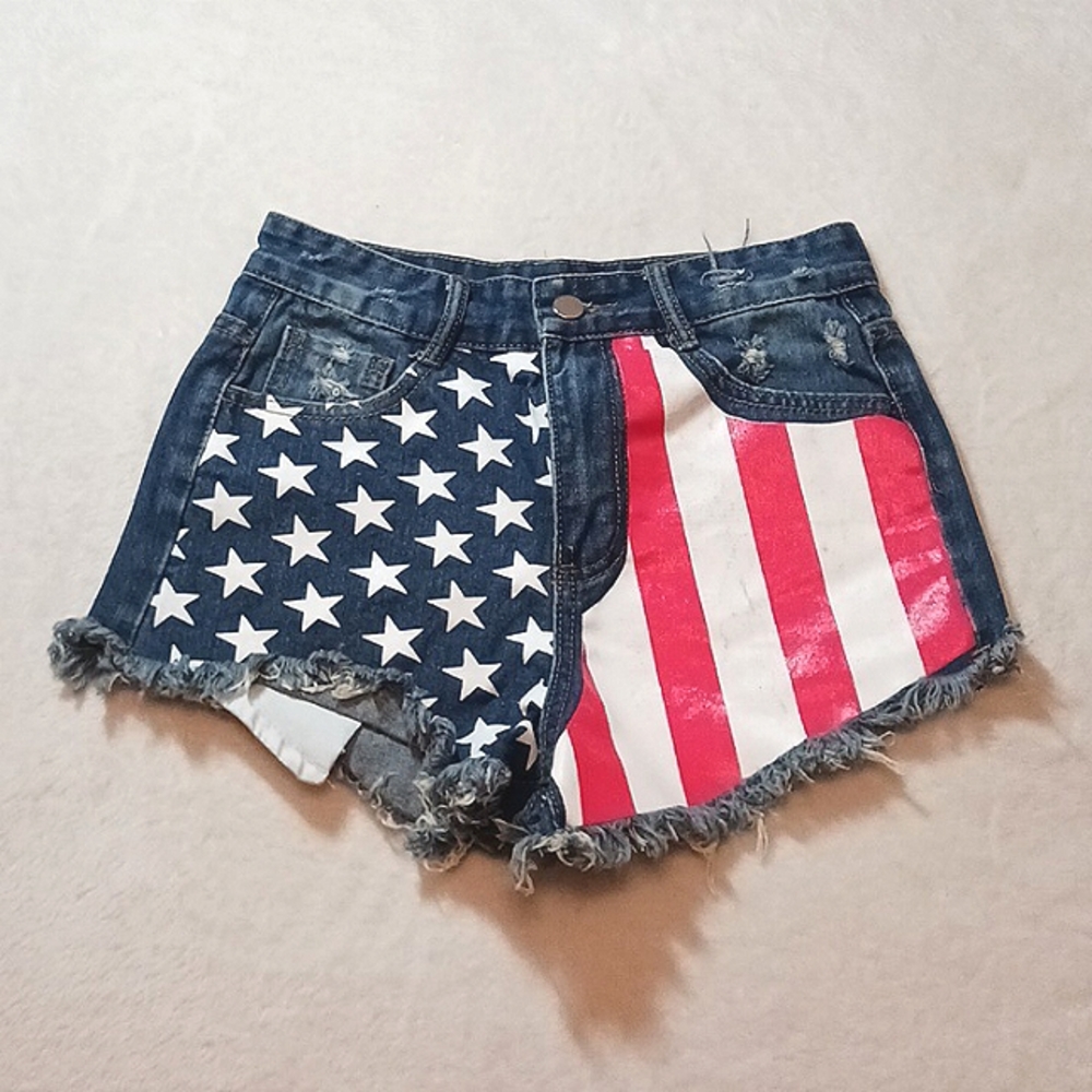 Patriotic flag patterned distressed blue jean shorts Small